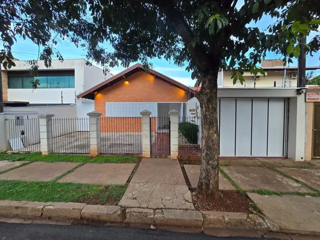 Casa com 360m² 3 quartos e 4 banheiros, à venda, no bairro Quebec em Londrina
