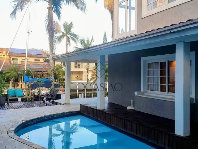 Casa 3 quartos e 3 banheiros, à venda, no bairro Centro em Balneário Camboriú