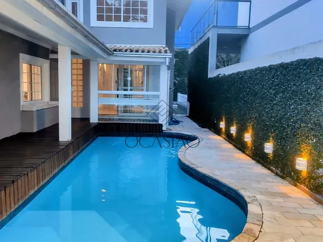 Casa 3 quartos e 3 banheiros, à venda, no bairro Centro em Balneário Camboriú