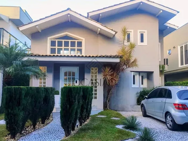Casa 3 quartos e 3 banheiros, à venda, no bairro Centro em Balneário Camboriú