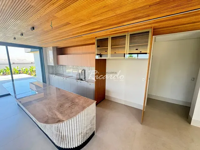 Casa com 640m² 6 quartos e 7 banheiros, à venda, no bairro Residencial Alphaville Flamboyant em Goiânia