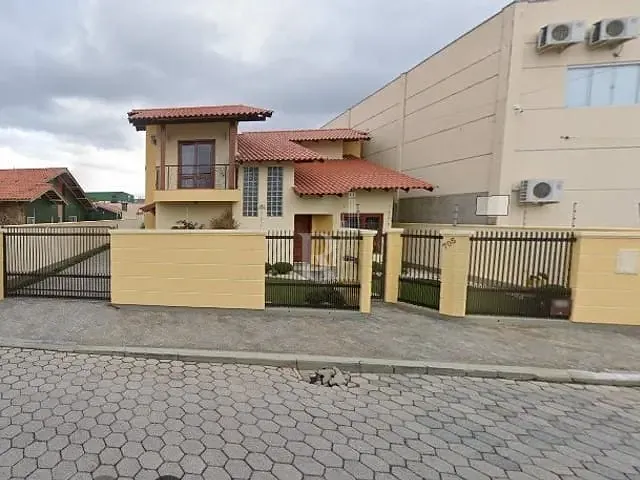 Casa com 590m² 3 quartos e 4 banheiros, à venda, no bairro Centro em Tijucas