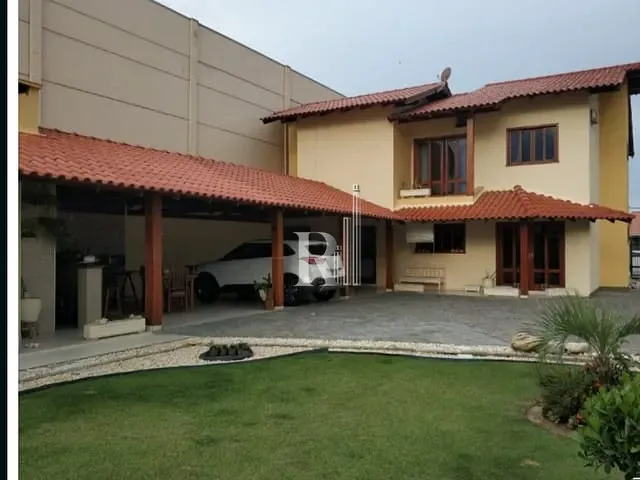 Casa com 590m² 3 quartos e 4 banheiros, à venda, no bairro Centro em Tijucas