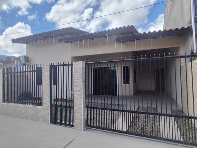 Casa 2 quartos e 2 banheiros, à venda, no bairro Santa Regina em Itajaí