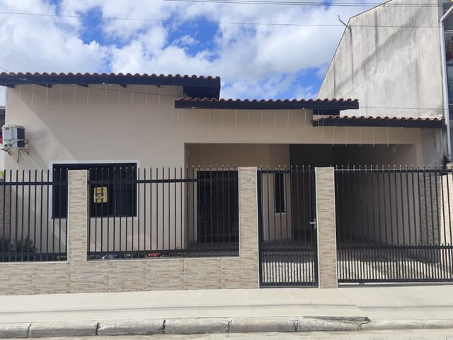 Casa 2 quartos e 2 banheiros, à venda, no bairro Santa Regina em Itajaí