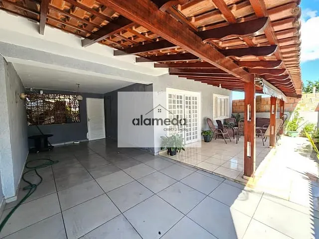 Casa com 295m² 4 quartos e 2 banheiros, à venda, no bairro CENTRO em Jacarezinho