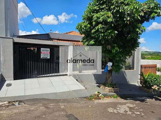 Casa com 295m² 4 quartos e 2 banheiros, à venda, no bairro CENTRO em Jacarezinho