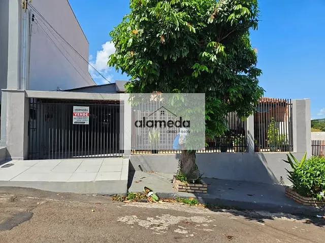 Casa com 295m² 4 quartos e 2 banheiros, à venda, no bairro CENTRO em Jacarezinho