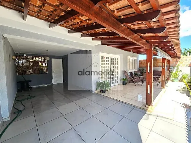Casa com 295m² 4 quartos e 2 banheiros, à venda, no bairro CENTRO em Jacarezinho