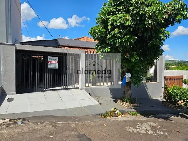 Casa com 295m² 4 quartos e 2 banheiros, à venda, no bairro CENTRO em Jacarezinho
