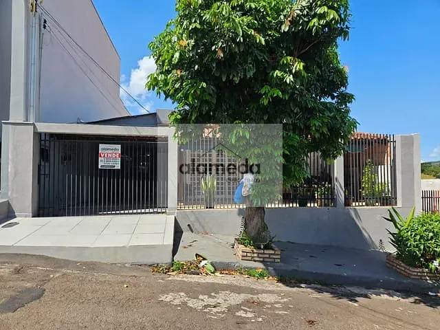 Casa com 295m² 4 quartos e 2 banheiros, à venda, no bairro CENTRO em Jacarezinho