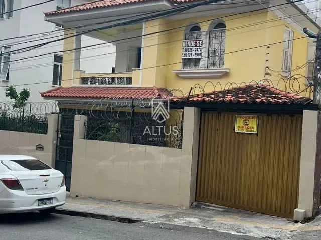 Casa 8 quartos e 2 banheiros, à venda, no bairro Barra em Salvador
