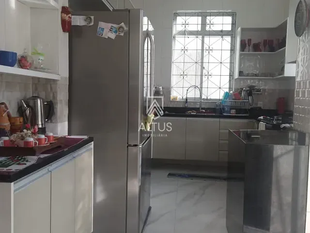 Casa 8 quartos e 2 banheiros, à venda, no bairro Barra em Salvador