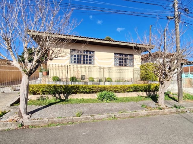 Casa com 360m² 4 quartos e 3 banheiros, à venda, no bairro Nova Rússia em Ponta Grossa