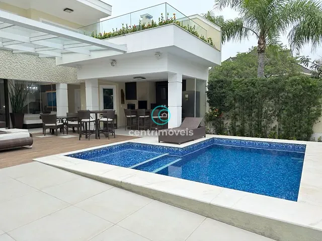 Casa com 380m² 4 quartos e 4 banheiros, para alugar, no bairro Barra da Tijuca em Rio de Janeiro