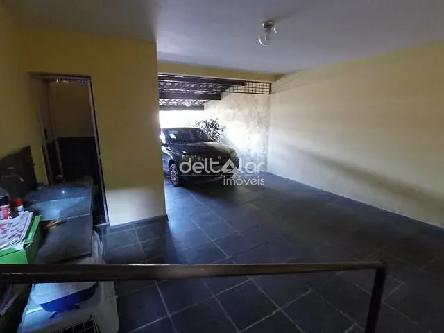 Casa com 360m² 4 quartos e 2 banheiros, à venda, no bairro São João Batista em Belo Horizonte