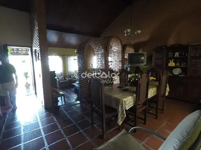 Casa com 360m² 4 quartos e 2 banheiros, à venda, no bairro São João Batista em Belo Horizonte