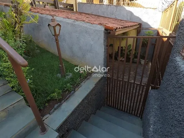 Casa com 360m² 4 quartos e 2 banheiros, à venda, no bairro São João Batista em Belo Horizonte