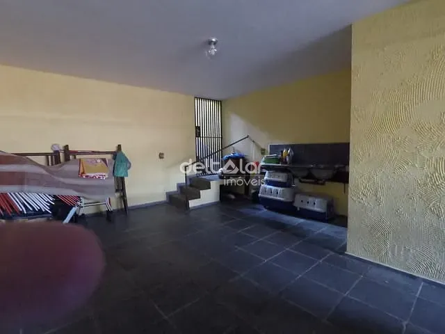 Casa com 360m² 4 quartos e 2 banheiros, à venda, no bairro São João Batista em Belo Horizonte
