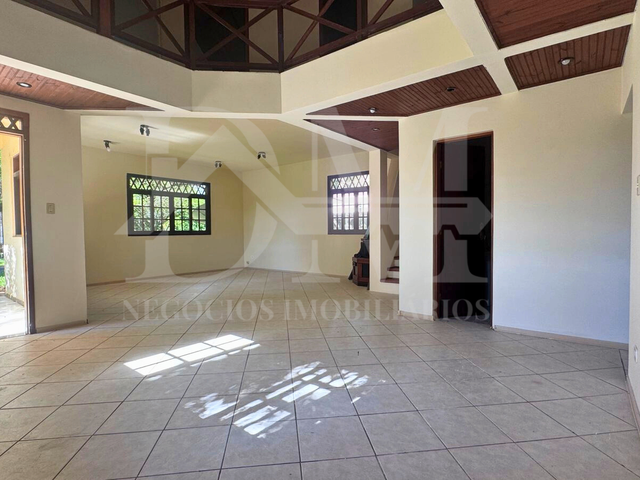 Casa 3 quartos e 4 banheiros, à venda, no bairro Cidade Alta em Jaguariaíva