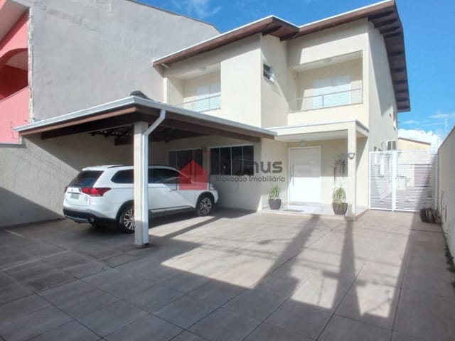 Casa com 300m², à venda, no bairro Portal das Colinas em Guaratinguetá