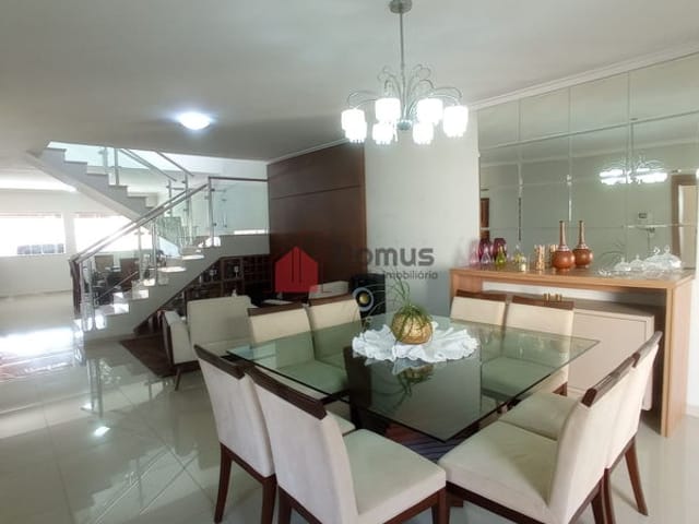 Casa com 300m², à venda, no bairro Portal das Colinas em Guaratinguetá