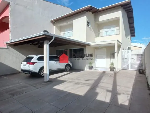 Casa com 300m², à venda, no bairro Portal das Colinas em Guaratinguetá