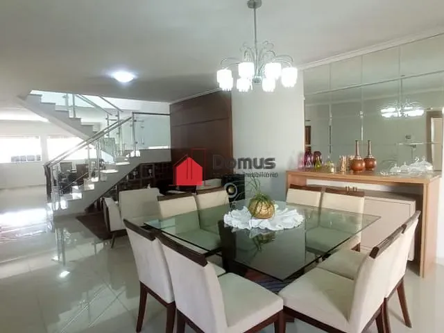 Casa com 300m², à venda, no bairro Portal das Colinas em Guaratinguetá