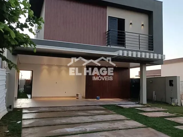 Casa com 321m² 4 quartos e 6 banheiros, à venda, no bairro Parque Universitário em Cuiabá
