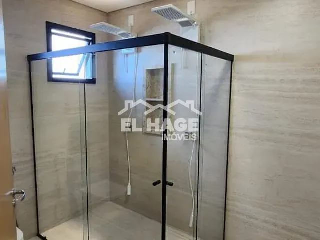 Casa com 321m² 4 quartos e 6 banheiros, à venda, no bairro Parque Universitário em Cuiabá