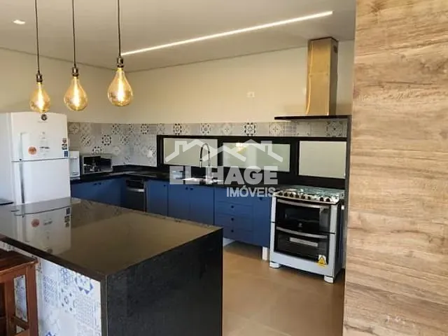 Casa com 321m² 4 quartos e 6 banheiros, à venda, no bairro Parque Universitário em Cuiabá