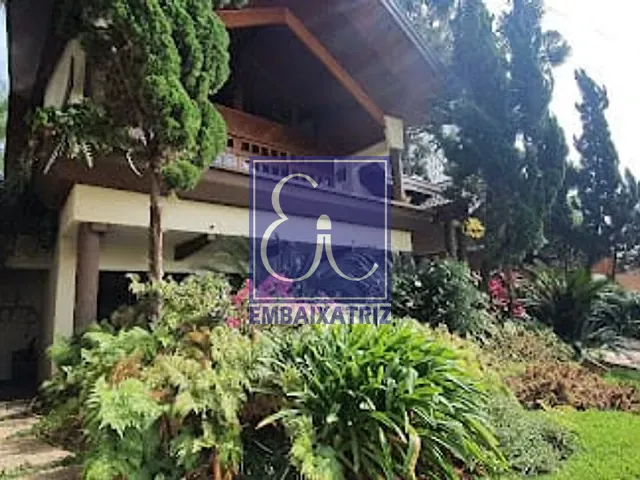 Casa com 900m² 4 quartos e 6 banheiros, à venda ou para alugar, no bairro Jardim das Colinas em São José dos Campos