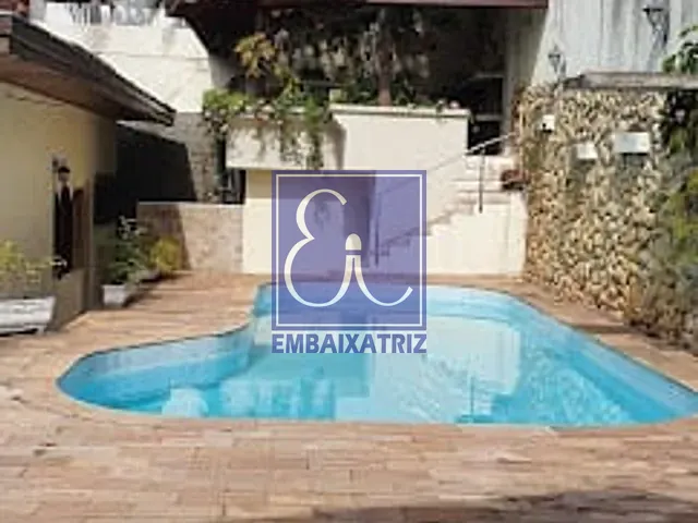Casa com 900m² 4 quartos e 6 banheiros, à venda ou para alugar, no bairro Jardim das Colinas em São José dos Campos