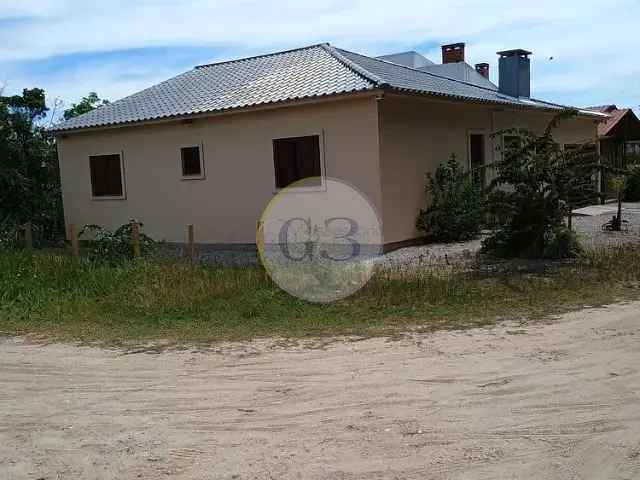 Casa 3 quartos e 2 banheiros, à venda, no bairro Laranjal em Pelotas