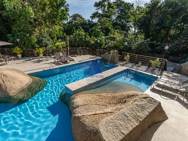 Casa com 1500m² 8 quartos e 9 banheiros, à venda, no bairro Guaratiba em Rio de Janeiro