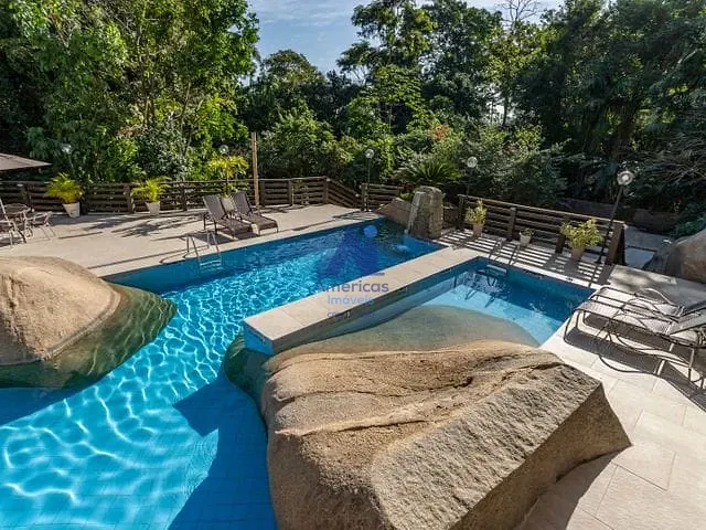 Casa com 1500m² 8 quartos e 9 banheiros, à venda, no bairro Guaratiba em Rio de Janeiro