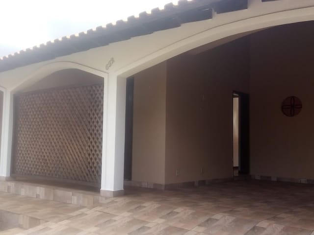 Foto do Casa - Casa térrea no Jardim Quebec. Imóvel contendo: - 3 Quartos sendo um deles suíte - 1 Wc social - Sala - Cozinha - Lavanderia - 4 Vagas de garagem. | Grupo Mitral Imóveis