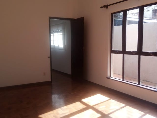 Foto do Casa - Casa térrea no Jardim Quebec. Imóvel contendo: - 3 Quartos sendo um deles suíte - 1 Wc social - Sala - Cozinha - Lavanderia - 4 Vagas de garagem. | Grupo Mitral Imóveis