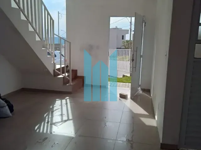 Casa 2 quartos e 2 banheiros, à venda, no bairro Jardim Bandeirantes em Poços de Caldas