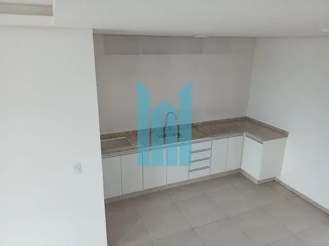 Casa 2 quartos e 2 banheiros, à venda, no bairro Jardim Bandeirantes em Poços de Caldas