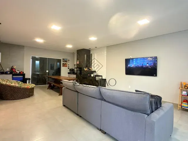 Casa 3 quartos e 3 banheiros, para alugar, no bairro São Judas Tadeu em Balneário Camboriú