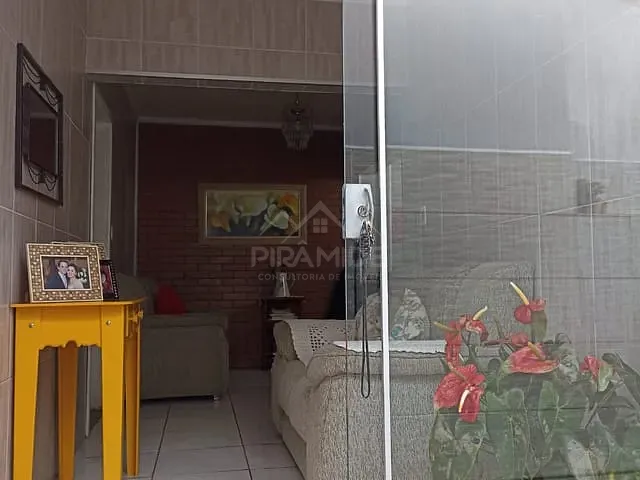 Casa com 150m² 5 quartos e 3 banheiros, à venda, no bairro Chácara Alvorada em Poços de Caldas
