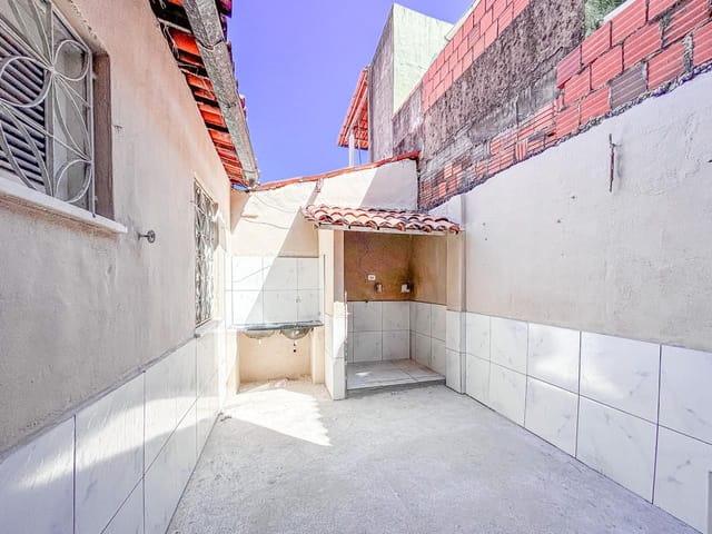 Casa com 70m² 3 quartos e 2 banheiros, para alugar, no bairro Jóquei Clube em Fortaleza