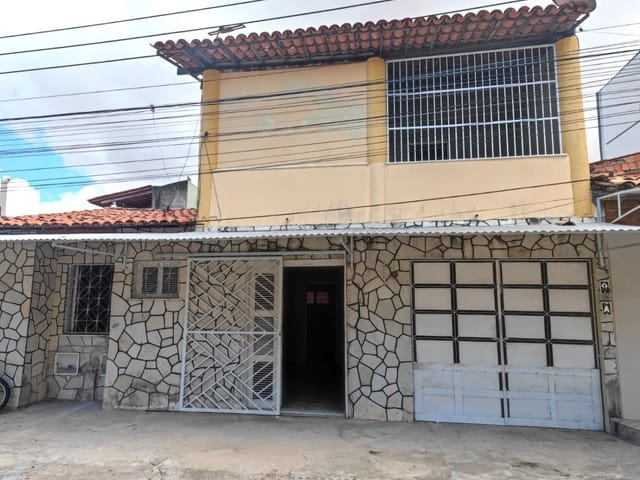 Casa com 70m² 3 quartos e 2 banheiros, para alugar, no bairro Jóquei Clube em Fortaleza
