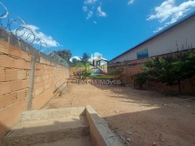 Casa com 375m² 2 quartos e 2 banheiros, à venda, no bairro Trevo em Belo Horizonte