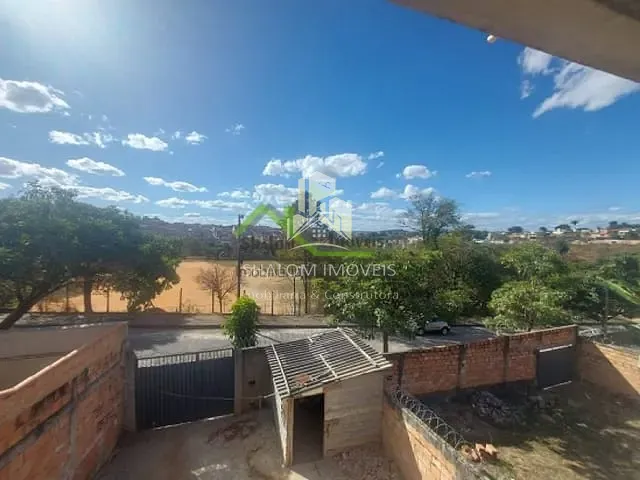 Casa com 375m² 2 quartos e 2 banheiros, à venda, no bairro Trevo em Belo Horizonte