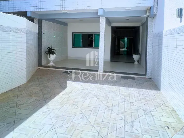 Casa com 229m² 7 quartos e 9 banheiros, à venda, no bairro Hernani Sá em Ilhéus
