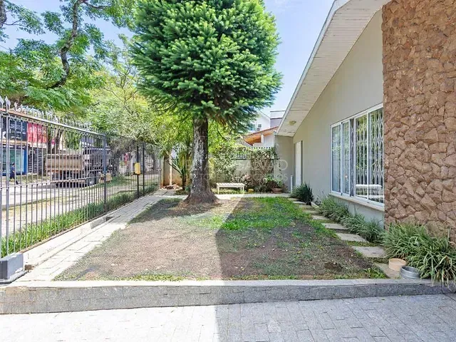 Casa com 343m² 4 quartos e 5 banheiros, à venda, no bairro Água Verde em Curitiba