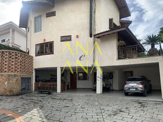 Casa com 1300m² 3 quartos e 4 banheiros, à venda, no bairro Condomínio Santa Helena I em Bragança Paulista
