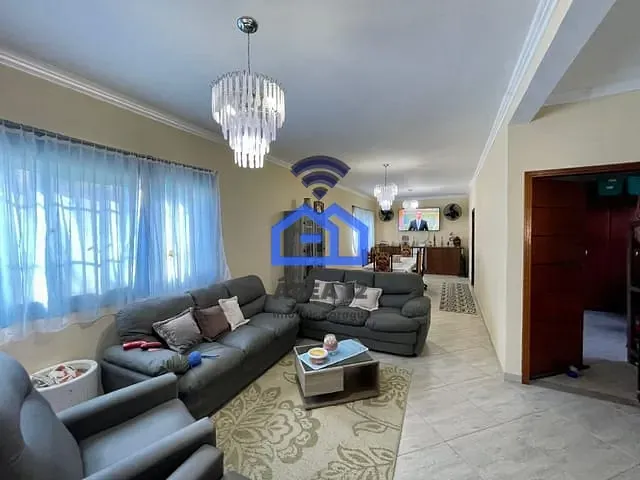 Casa com 316m² 2 quartos e 3 banheiros, à venda, no bairro Golfinho em Caraguatatuba